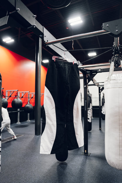 BLACK POWER MOVES BAGGY TRACKPANTS